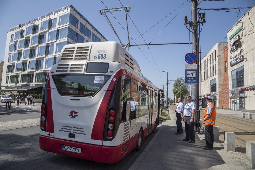 Regularna linia obsługiwana autobusami elektrycznymi...