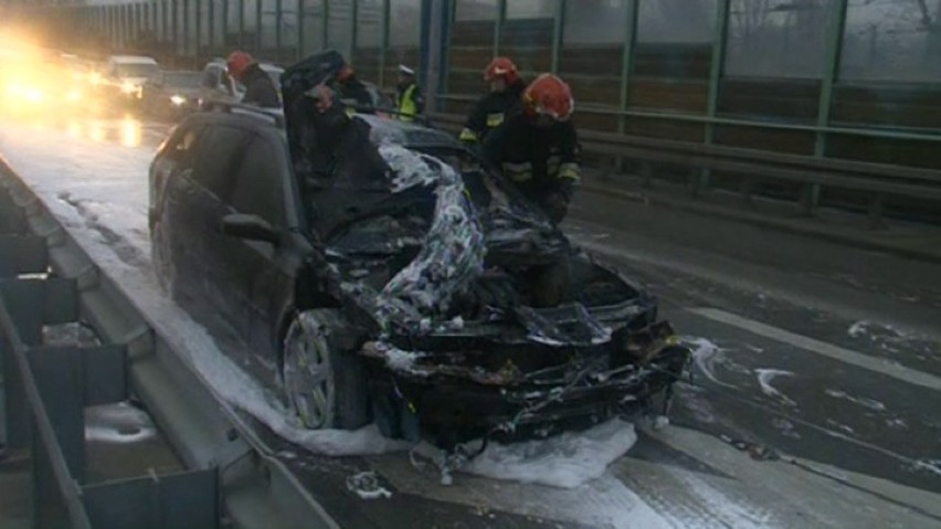 Most Gdański: spalony samochód