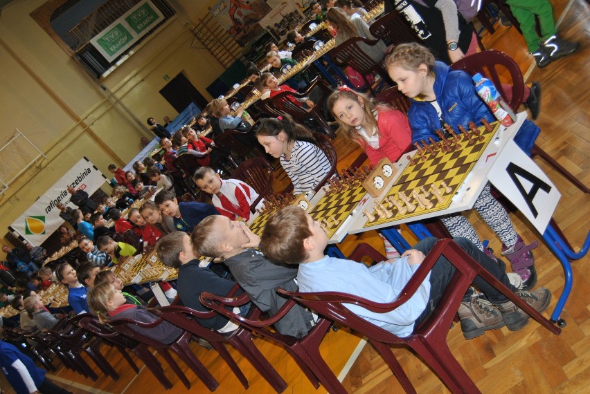 Tęgie głowy z całej Europy zjechały na turniej szachowy do Trzebini (ZDJĘCIA)