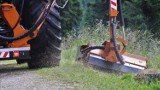 Koszenie traw na drodze krajowej 74 w powiecie wieluńskim. Uwaga na zwężenia jezdni 