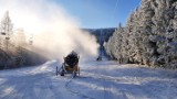 W Karpaczu w  Białym Jarze i w kompleksie Ski Arena oraz w Szklarskiej Porębie już pracują armatki śnieżne