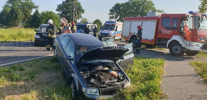 Wypadek w Glęźnowie. Dwie osoby ranne w zderzeniu samochodów [AKTUALIZACJA]