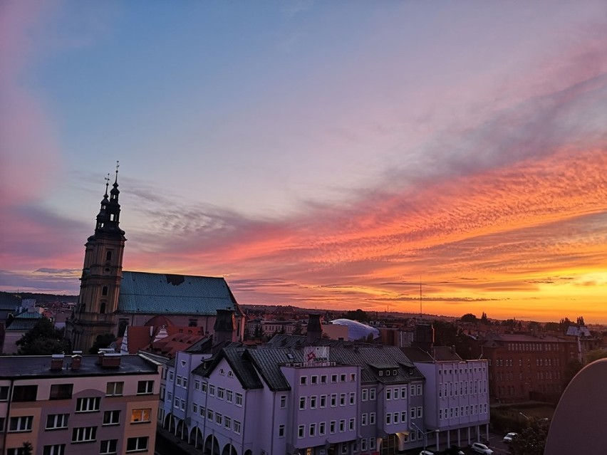 Zjawiskowy zachód słońca nad Legnicą [WASZE ZDJĘCIA]