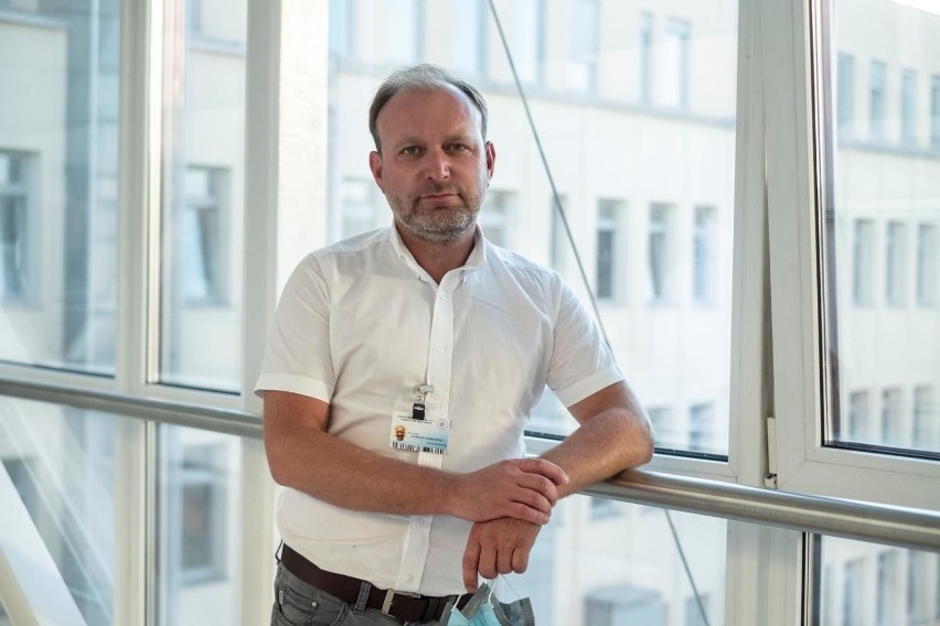 Dr Tomasz Ozorowski jest mikrobiologiem i konsultantem...