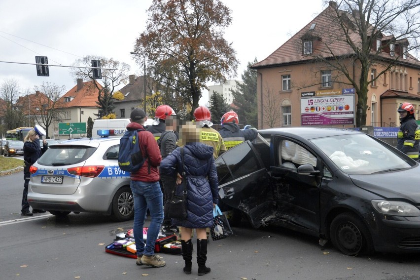 Zderzenie na skrzyżowaniu Jedności Robotniczej i Sikorskiego