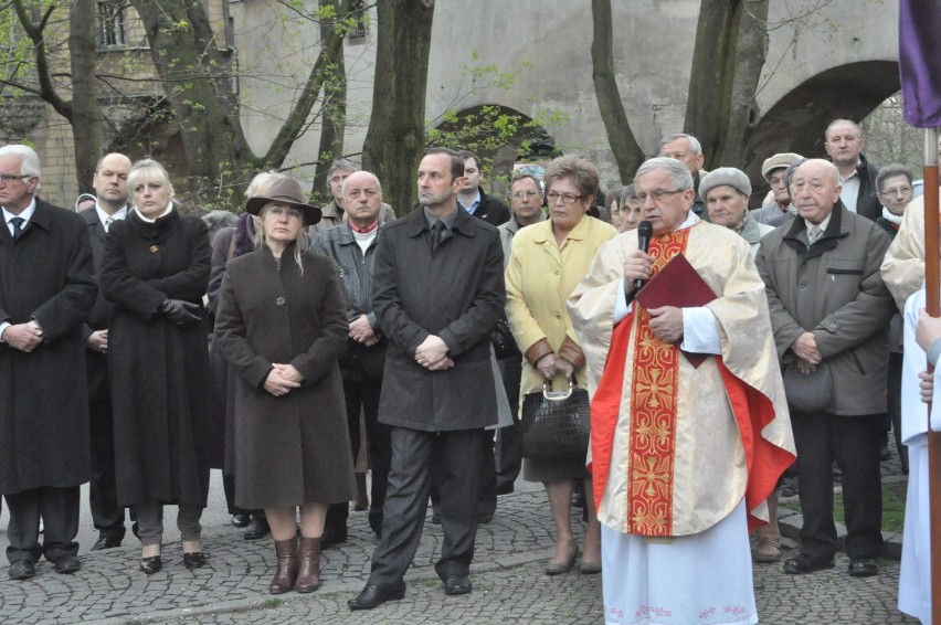 Oleśnica: Uczcili pamięć ofiar w Smoleńsku (ZDJĘCIA)