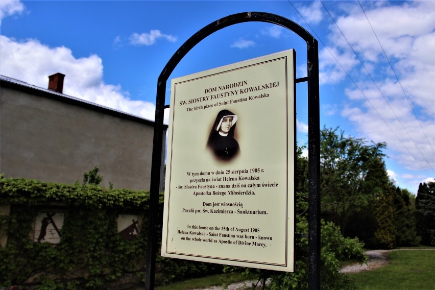 W tym domu urodziła się i wychowała św. Faustyna Kowalska...