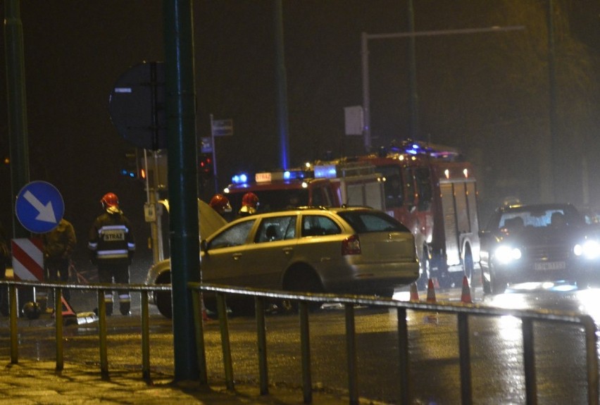 Wypadek w Poznaniu: Zderzenie skutera z "osobówką" na...