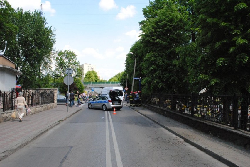 Wypadek motocyklisty w Świętochłowicach: Dostawczak zajechał mu drogę