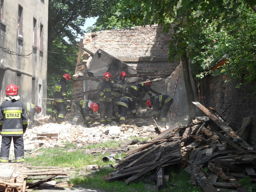 Zawalił się budynek gospodarczy na ulicy Hajduckiej. Na...