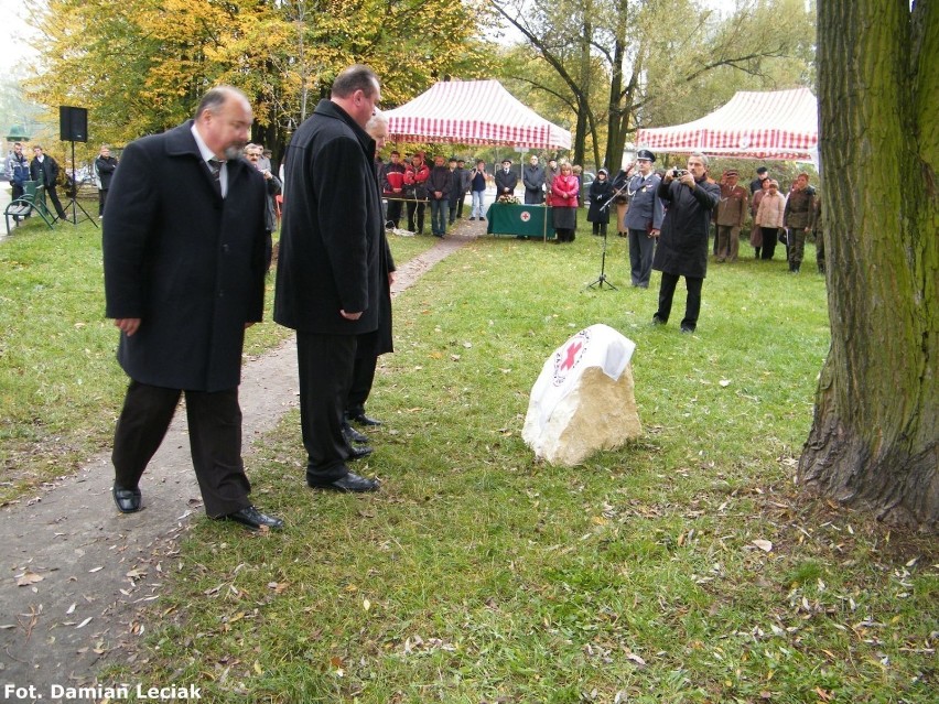 Odsłonięcie kamienia z tablicą dla zasłużonych działaczy...