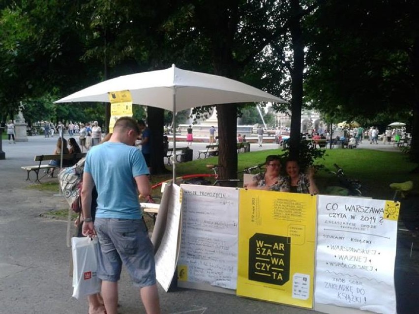 Organizatorzy akcji Warszawa czyta chcą aby miasto było...