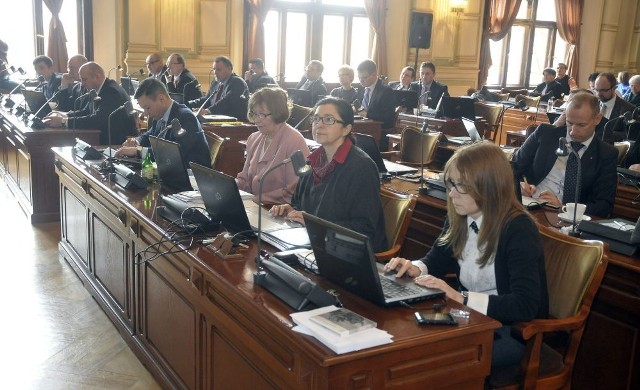 Czerniewski Paweł (PO) - ryczałt, waham się
Dunajewska Beata(PO) - ryczałt, 76 zł 
Falandysz Jaromir (PiS) -metoda wodna; 50 zł 
Geryk Żaneta (PO) - ryczałt; 50 zł
Gierszewski Piotr (PiS) -brak danych
Gorecki Jarosław (PO) -brak danych
Grzelak Piotr (PO) -  ryczałt albo metoda wodna; dziś 50 zł, w przyszłości 76 zł