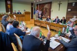 Burmistrz Bochni Stefan Kolawiński znów bez absolutorium. Radni źle ocenili jego pracę