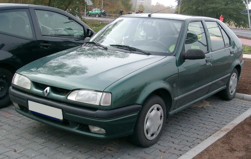 RENAULT 

Francuski koncern samochodowy sprzedał w Polsce w...