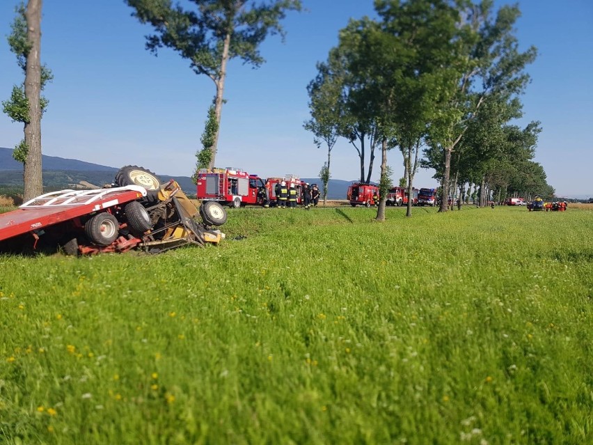 Wypadek w Wilkanowie. Jedna osoba nie żyje, wiele jest rannych (ZDJĘCIA, AKTUALIZACJA)