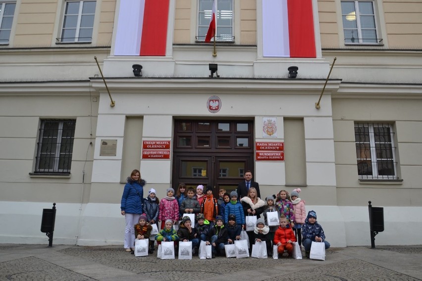 Dzieci z oleśnickiej szóstki w odwiedzinach u burmistrza (ZDJĘCIA) 