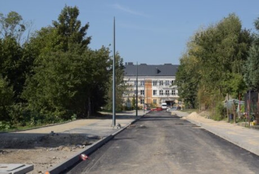 Nowa droga w centrum w Zduńskiej Woli. To przedłużenie ulicy Złotnickiego