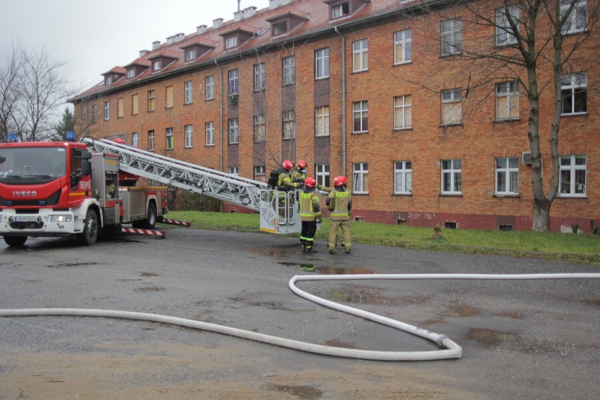 Pożar mieszkania przy ul. Tarnopolskiej w Legnicy