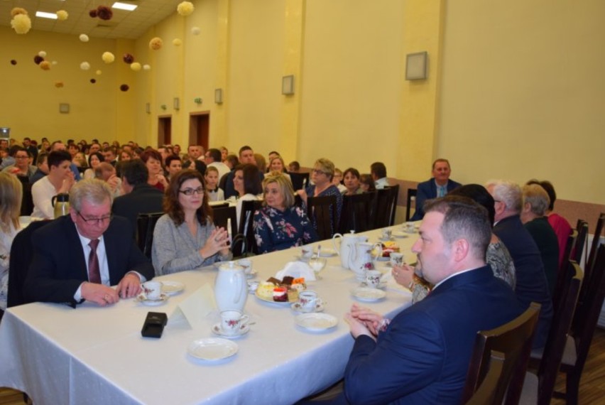 Wójt gminy Sośnie wręczył stypendia 99 uzdolnionym uczniom 
