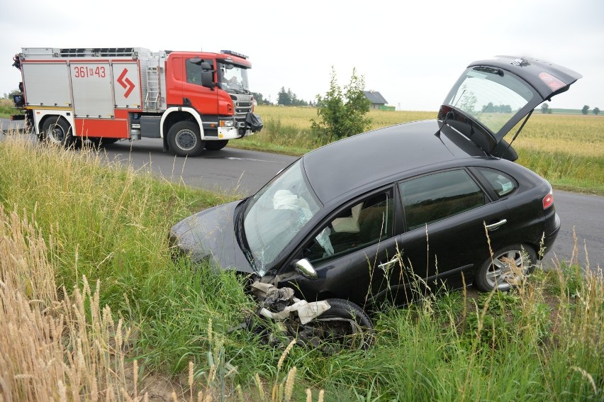 Groźny wypadek we Fredropolu. Cztery osoby zabrano do szpitala [ZDJĘCIA]