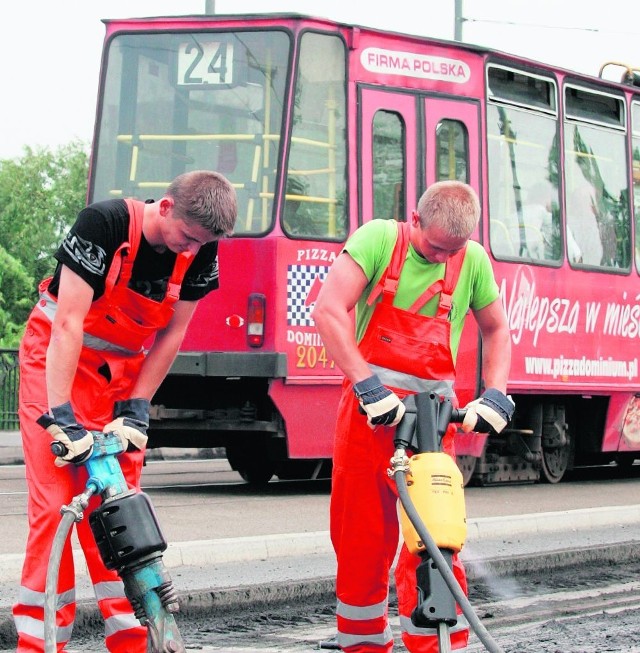 Warszawiacy obawiają się, że tramwaje i autobusy zastępcze nie załatwią sprawy