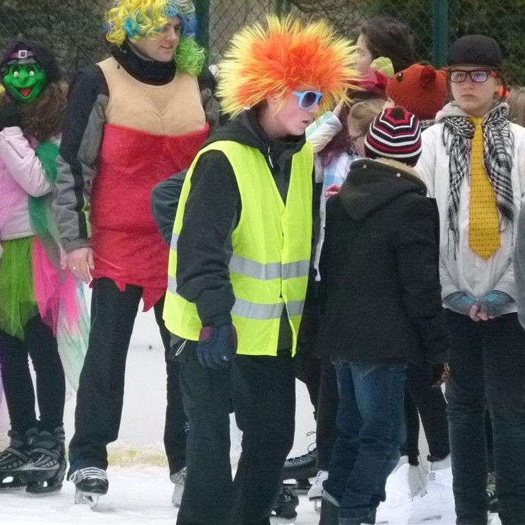 Bal przebierańców na piotrkowskim lodowisku [ZDJĘCIA]