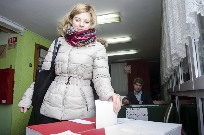 II tura wyborów w Warszawie: Tak głosuje stolica [ZDJĘCIA]