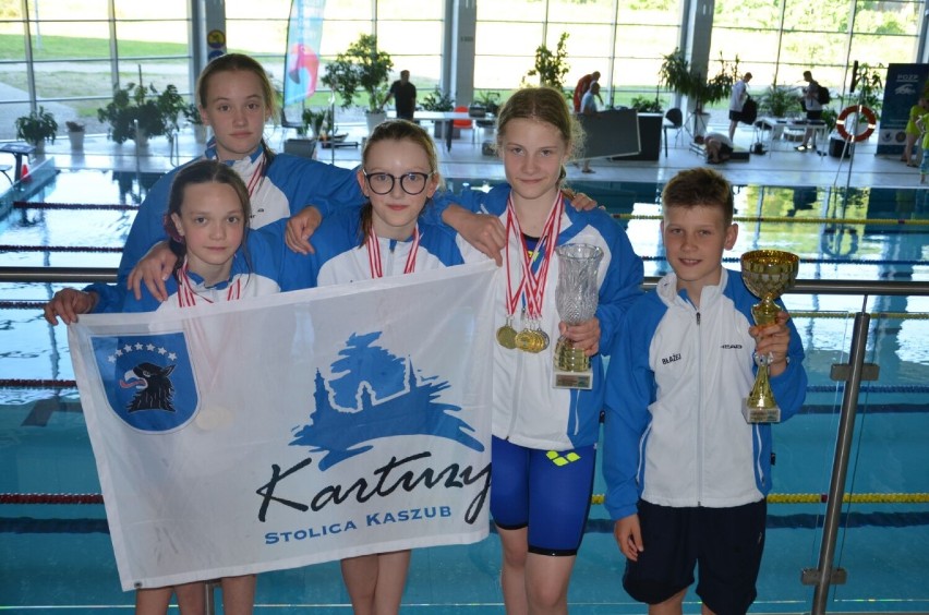 Świetny start 11-letnich pływaków Cartusii - rekord pomorski Lidii Tomczuk!