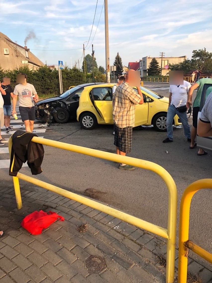 Wypadek w Łebczu: na krzyżówce zderzyły się trzy samochody