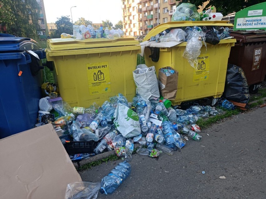 Wałbrzych: Mieszkańcy pytają, co się dzieje z odbiorem odpadów z plastiku i makulatury?