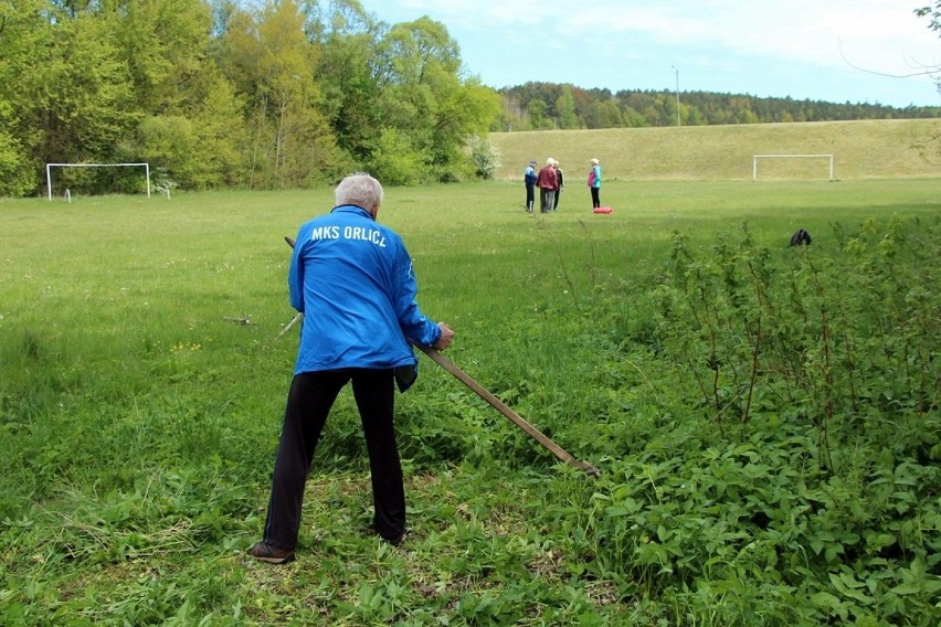 Sportowcy weterani z powiatu skarżyskiego trenują przed kolejnym sezonem