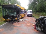 Wypadek w Zagórzanach k. Gorlic.  Wielu poszkodowanych w zderzeniu samochodu osobowego z autobusem AKTUALIZACJA [ZDJĘCIA]