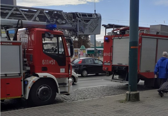 Ewakuacja klientów galerii Plaza w Sosnowcu. Straż pożarna na miejscu. Był alarm instalacji przeciwpożarowej

Zobacz kolejne zdjęcia. Przesuwaj zdjęcia w prawo - naciśnij strzałkę lub przycisk NASTĘPNE