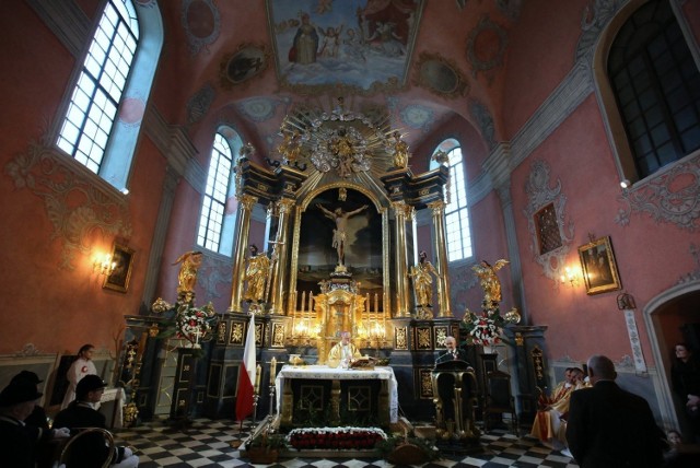 Kościół OO. Bernardynów w Piotrkowie otrzymał 85 tys. zł na III etap prac konserwatorskich ścian i sklepienia w nawie głównej w cz. północnej. 