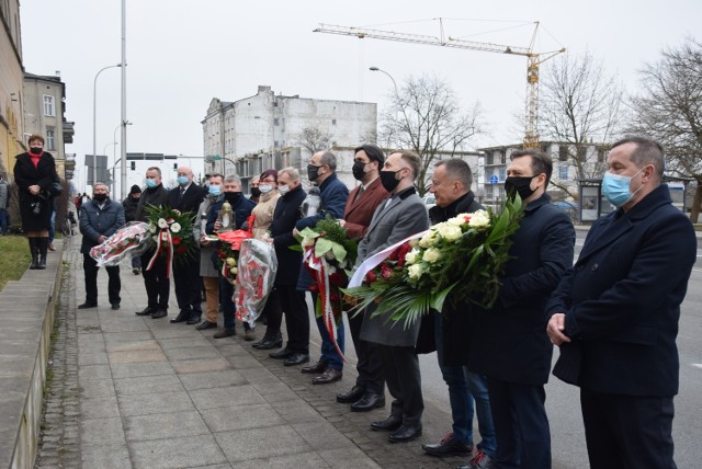 Narodowy Dzień Pamięci Żołnierzy Wyklętych. Kaliszanie uczcili bojowników pod murem kaliskiego więzienia