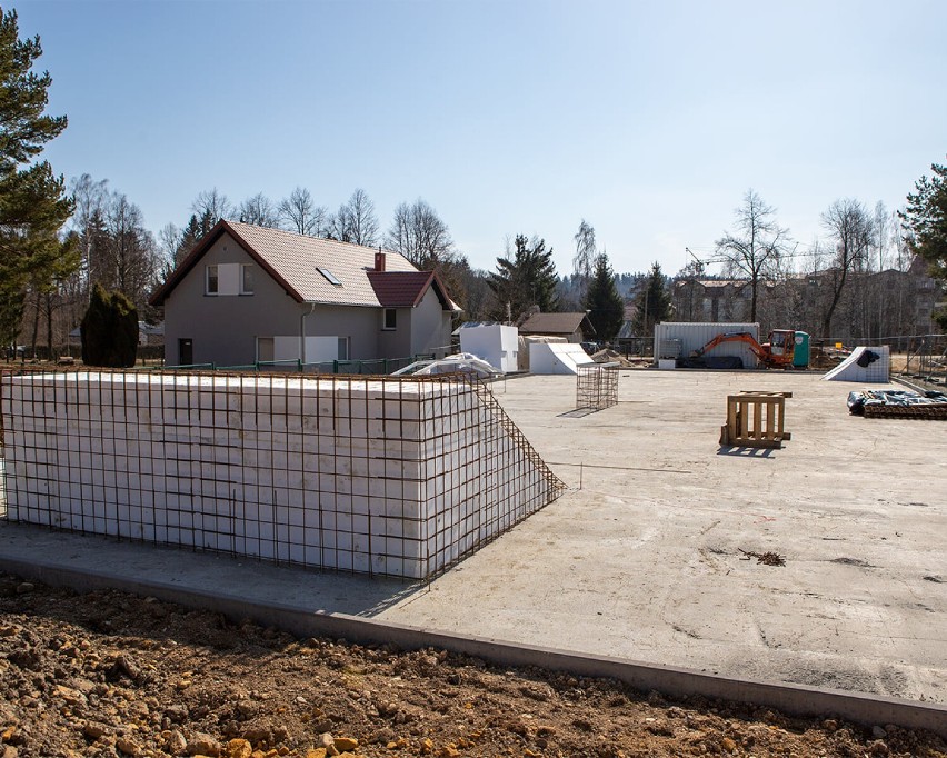 Trwa budowa skateparku na terenie OSiR-u w Polanicy-Zdrój....