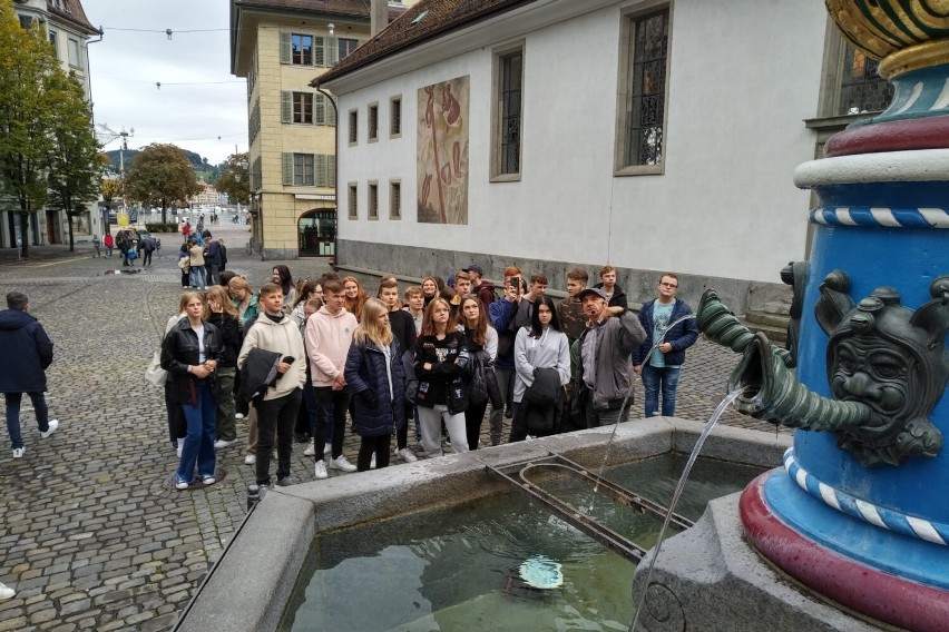 Uczniowie I LO w Wieluniu z wizytą w Europejskiej Organizacji Badań Jądrowych. Zwiedzili także Drezno, Lucernę i Berno 