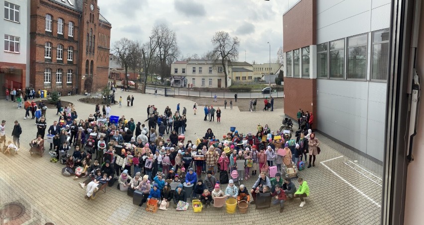 Dzień bez plecaka z okazji pierwszego dnia wiosny w Szkole...