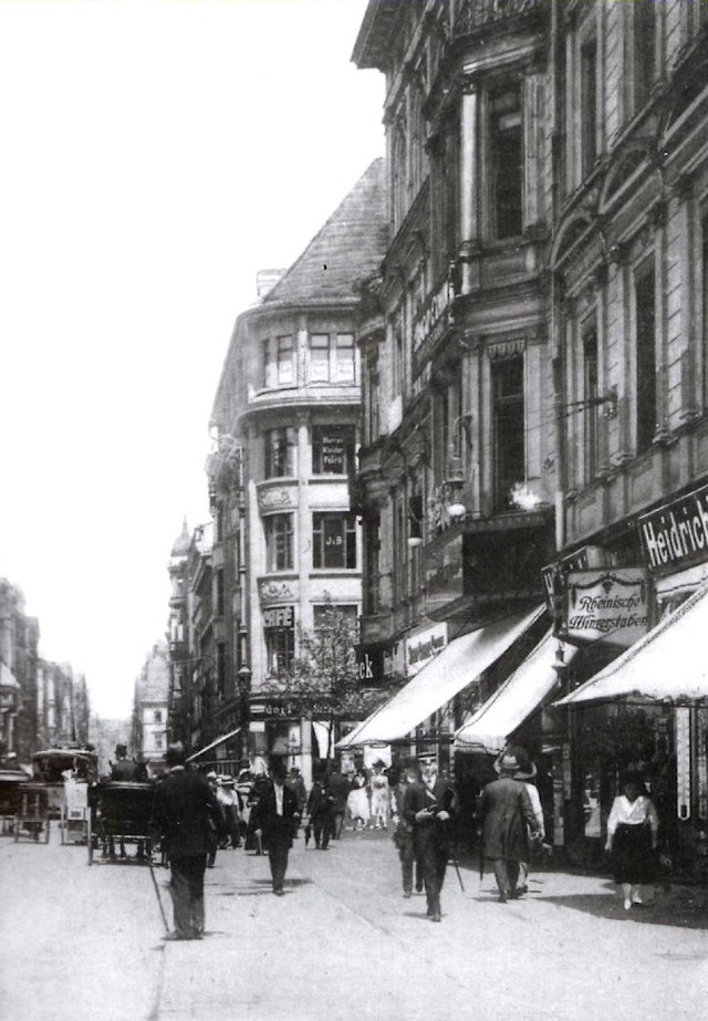 Ul. Świdnicka. Widok w stronę Rynku. Lata 1890-1900

ZOBACZCIE TEŻ INNE STARE ZDJĘCIA BRESLAU W NASZYM SERWISIE SPECJALNYM
Zdjęcia dzięki uprzejmości fotopolska.eu