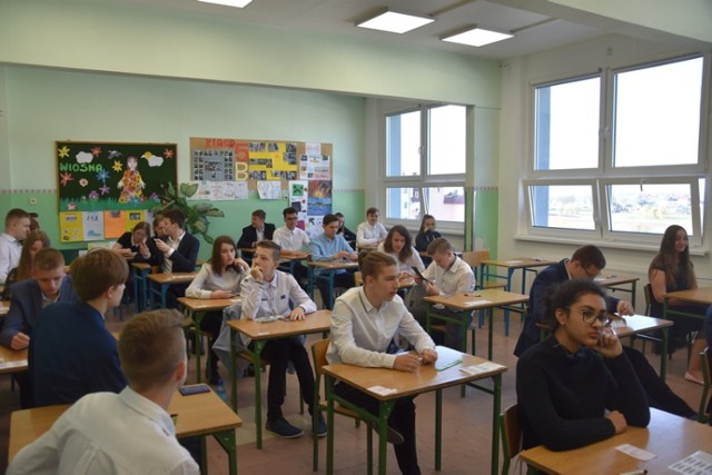 Uczniowie klas ósmych przystąpili dziś do testu z matematyki