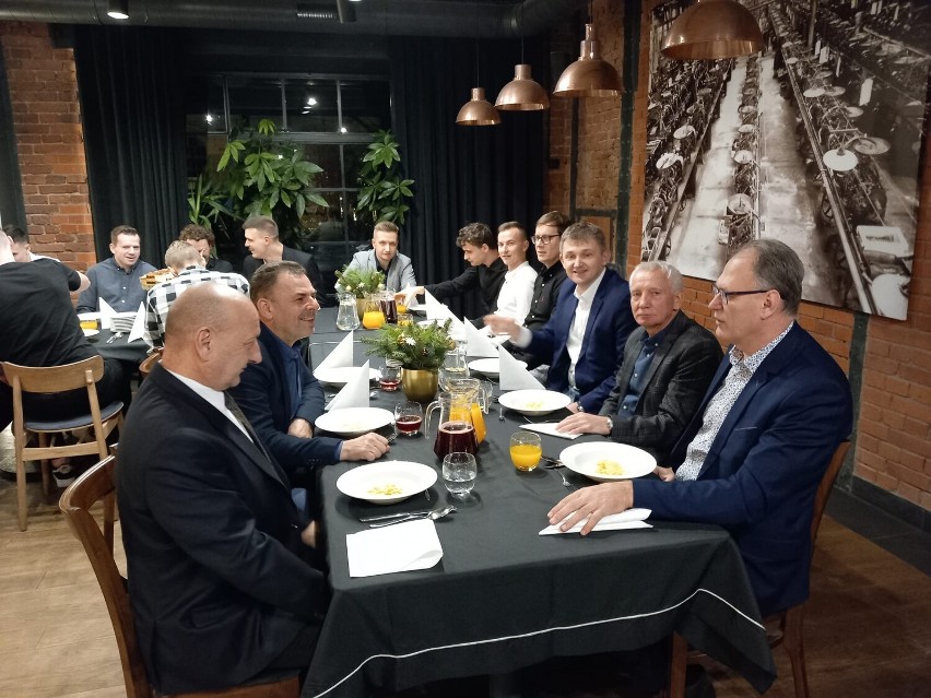 Spotkanie Wigilijne KS Volley Radomsko w restauracji Metalurgia