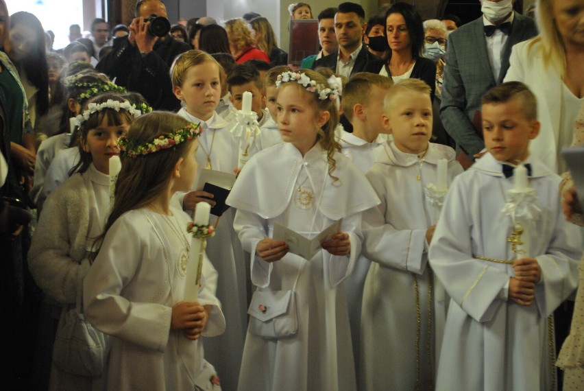 Pierwsza Komunia Święta dzieci z klas III a i III b Szkoły...