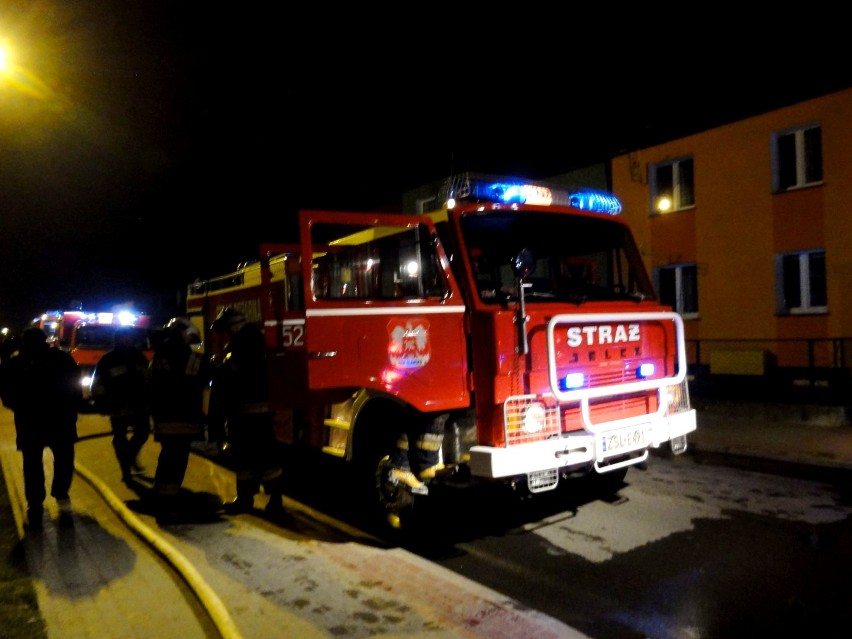 Sławno. Groźny pożar na ulicy Prusa, ewakuowano 11 osób
