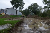Ruszyły prace budowlane na osiedlu Sobniów w Jaśle. Powstaje tam boisko za 480 tys. zł, o które prosili mieszkańcy