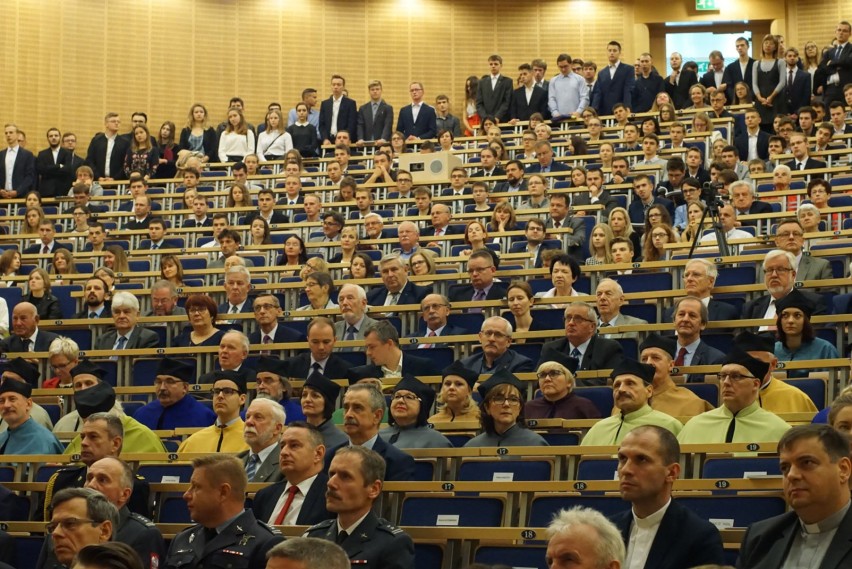 Absolwenci Politechniki Poznańskiej w ubiegłym roku mogli...