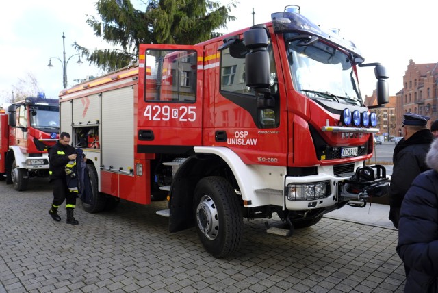 Przekazane w sobotę średnie samochody ratowniczo-gaśnicze będą służyły w sześciu jednostkach OSP z naszego województwa