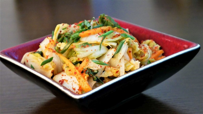 Nowość - sałatka kimchi, czyli z fermentowanymi warzywami.