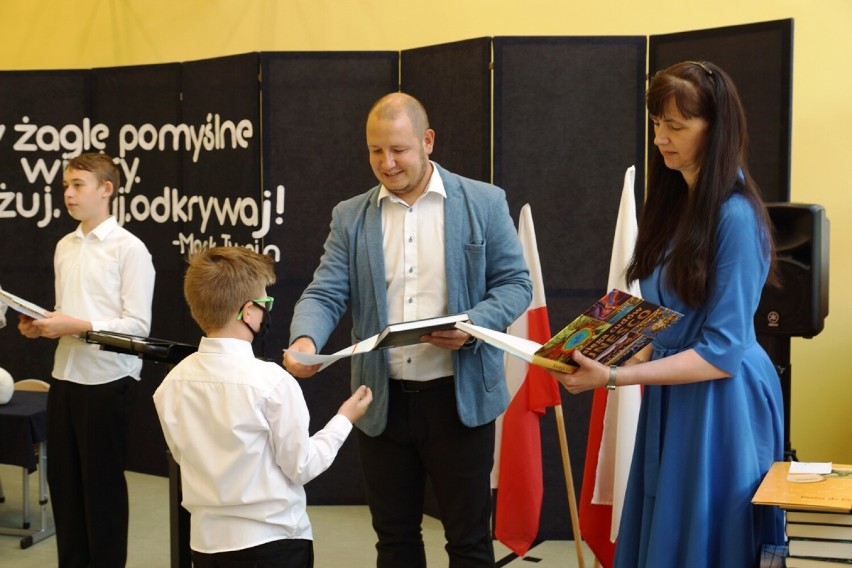 Gmina Pniewy. Zakończenie roku szkolnego. Burmistrz podziękował za trud nauczania [FOTO]