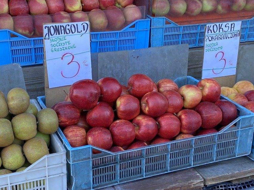 Owoce i warzywa na bazarach w Kielcach we wtorek 30 stycznia. Co kupowano? Sprawdź ceny jabłek, gruszek, papryki i innych. Zobacz zdjęcia